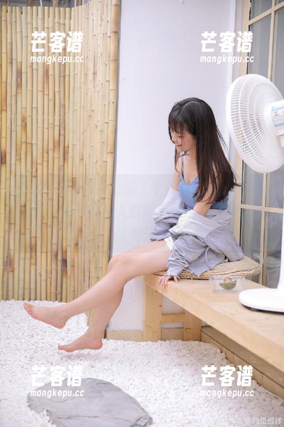 92吃瓜网 网上抓了个正着,92吃瓜网网页里的八卦让人瞬间上头,在线观看体验满分!