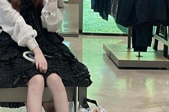 当“cgw”完美导航到最热八卦，简直没时间吃饭啊，不过有人送外卖不？
