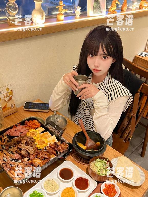 hlw 啊,观看‘hlw’这场精彩表演,心里已默默准备好爆米花和饮料!