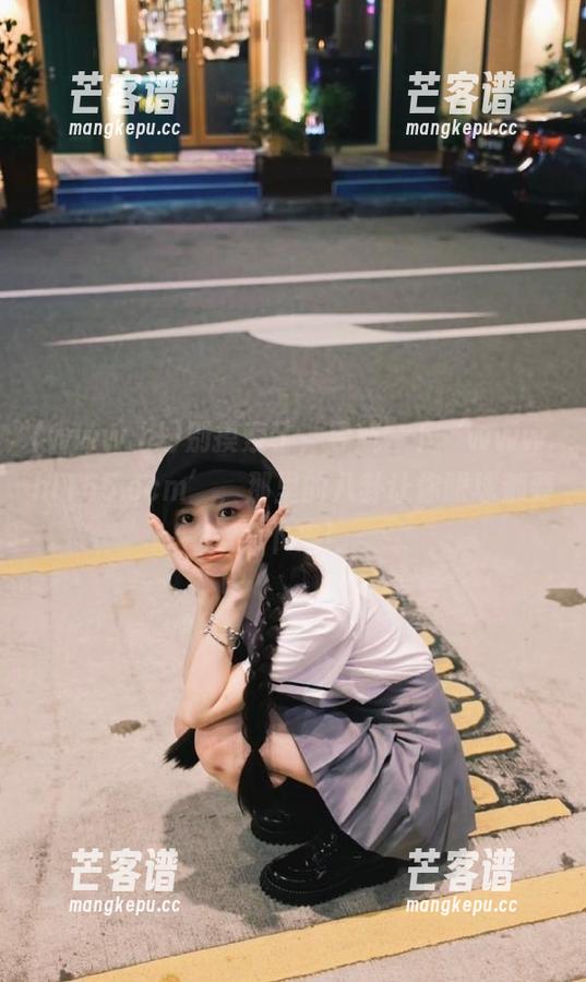 别摸索了，导航一下‘www.hl155.ccm’，那里的八卦让你眼球都要掉下来！