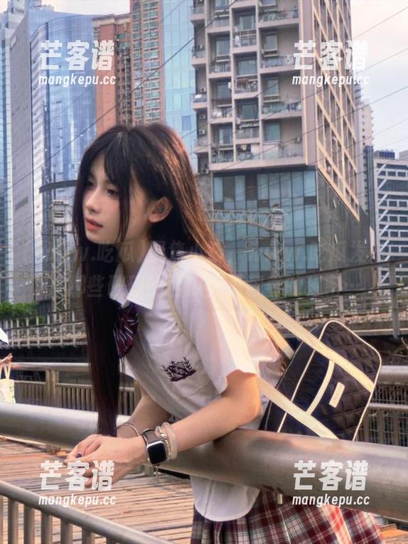 www.吃瓜 聚焦小镇,www.吃瓜发布:那些破碎的西瓜壳里藏着的秘密…