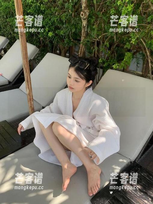 吃瓜网 吃瓜网暗潮汹涌!观看黑料蘑菇,让我情不自禁想要继续深挖。