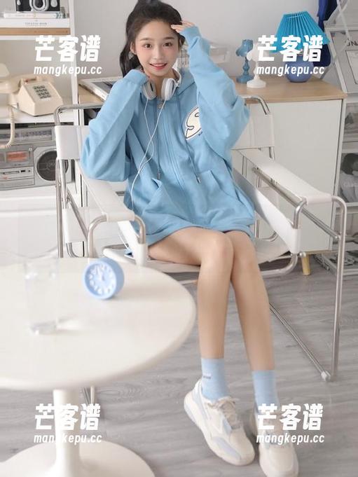 吃瓜网 吃瓜网里的晨光视频:朝阳升起,一群小猫咪们在跟我搶镜!