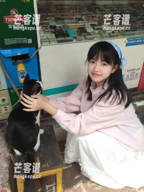 海角吃瓜 海角吃瓜导航:这瓜看得我嘴里直流口水,太真实了!