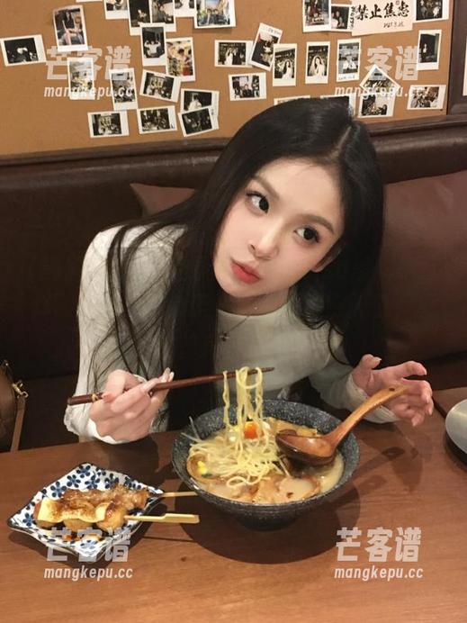 登录“zztt15.su黑料不打烊”，顿时置身于娱乐圈的秘密入口，想知道这里藏了多少猛料？