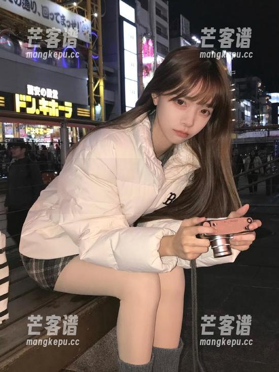 首页黑料不打烊，在线吃瓜就像恋爱，令人期待又有点心悸。